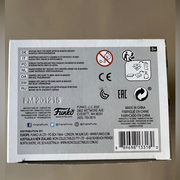 Funko Pop Eleven with Eggos Chase edition + Protector - Picture 6 of 6